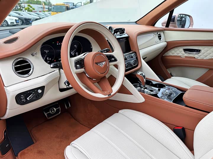 Фото 12 - Bentley Bentayga