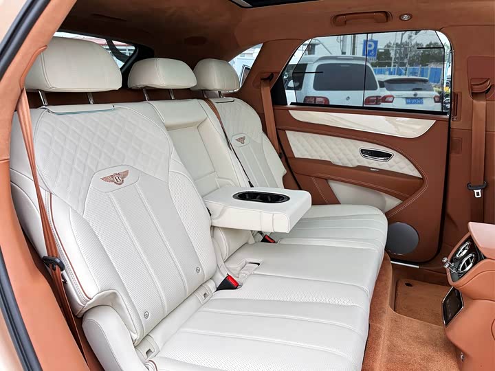 Фото 20 - Bentley Bentayga