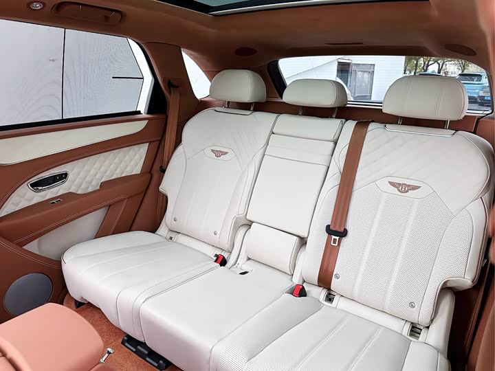 Фото 21 - Bentley Bentayga