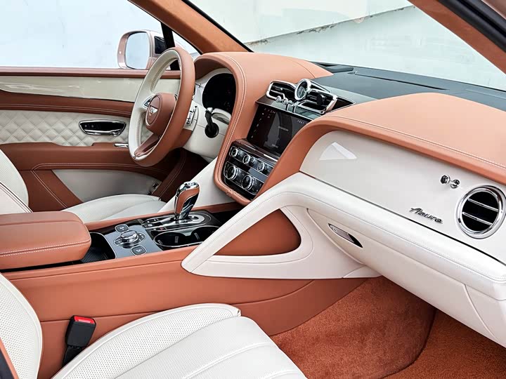 Фото 25 - Bentley Bentayga