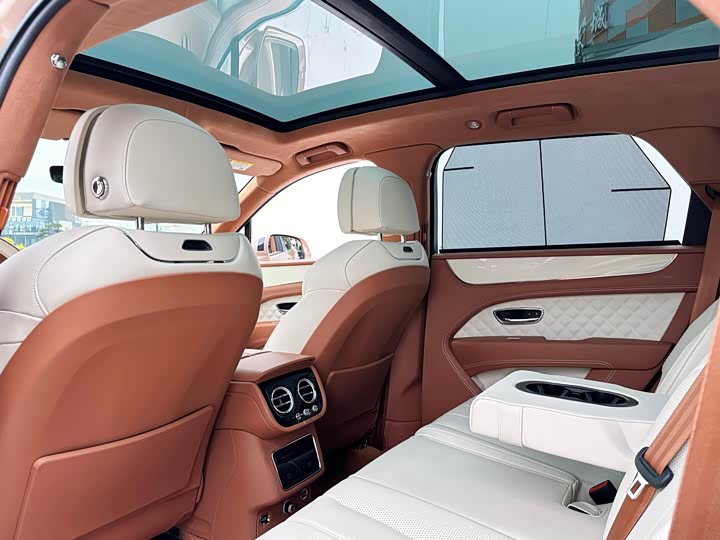 Фото 27 - Bentley Bentayga