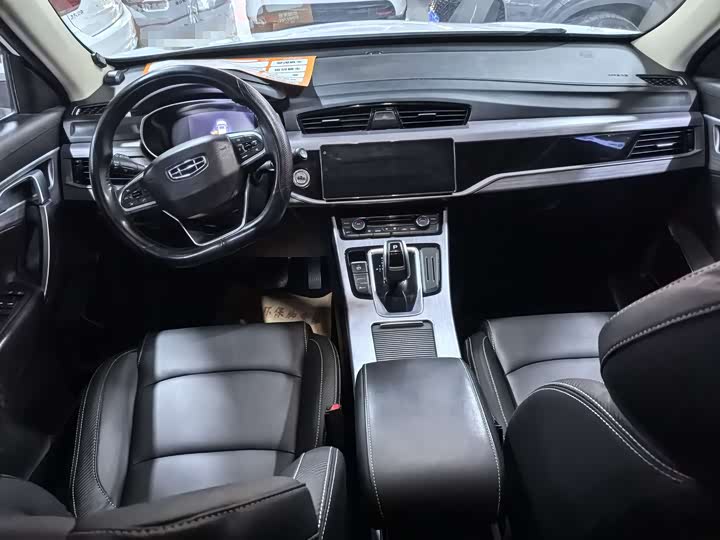 Фото 11 - Geely Atlas