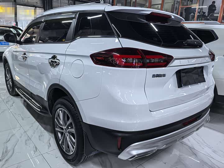Фото 4 - Geely Atlas