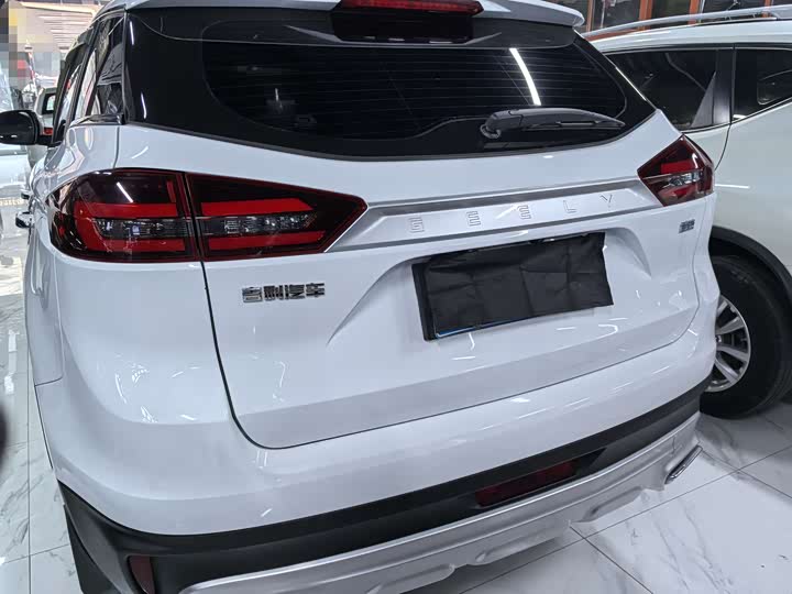 Фото 5 - Geely Atlas