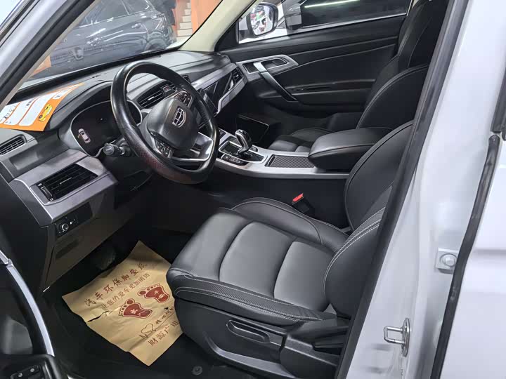 Фото 7 - Geely Atlas