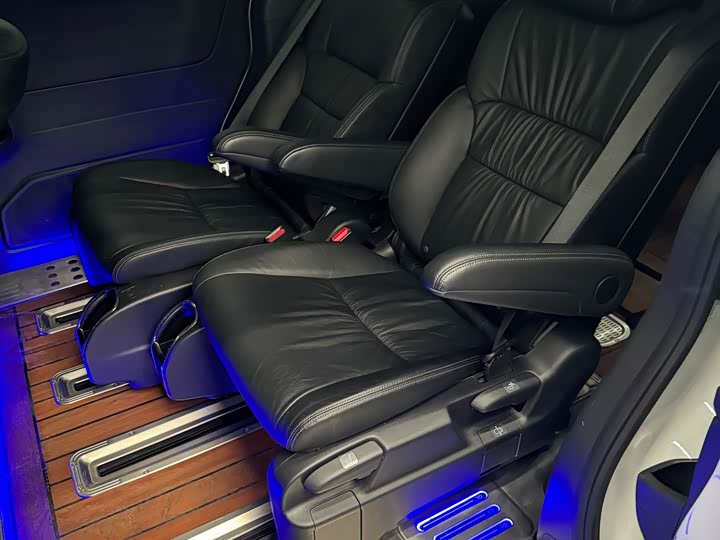 Фото 3 - Honda Odyssey