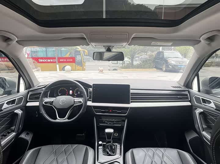 Фото 10 - Volkswagen Tiguan L Pro