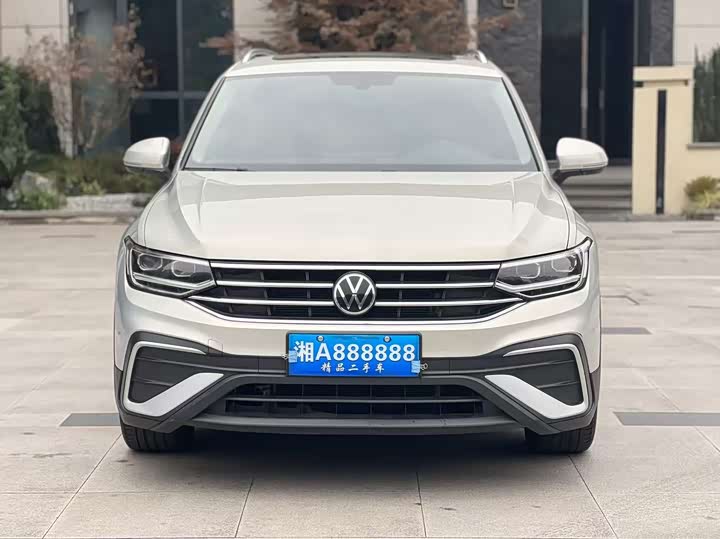 Фото 2 - Volkswagen Tiguan L Pro