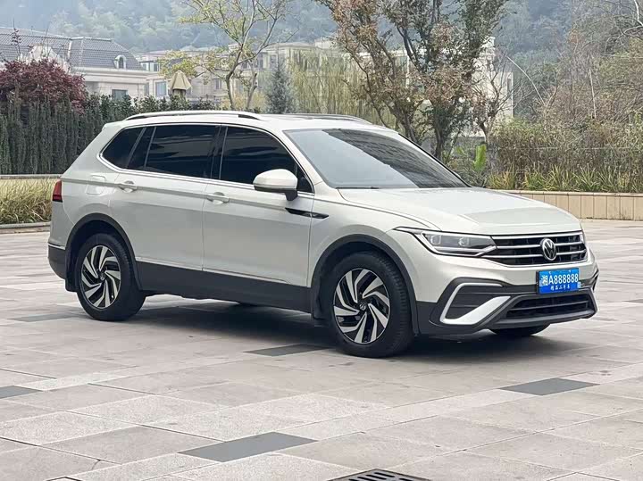 Фото 3 - Volkswagen Tiguan L Pro