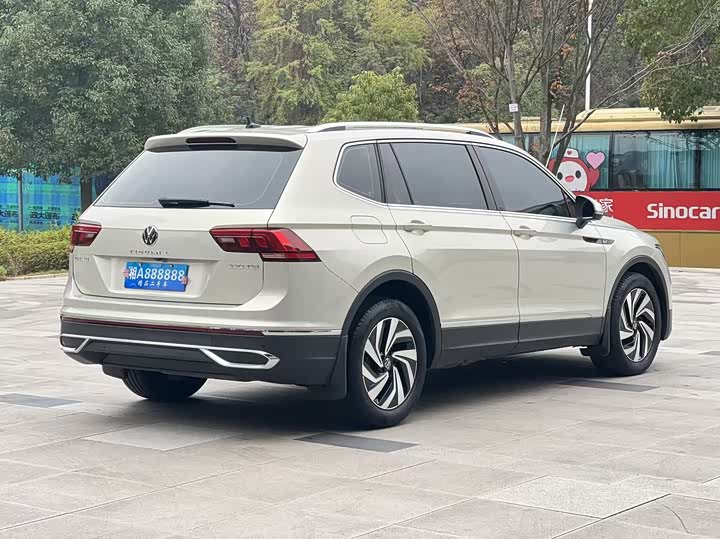 Фото 4 - Volkswagen Tiguan L Pro