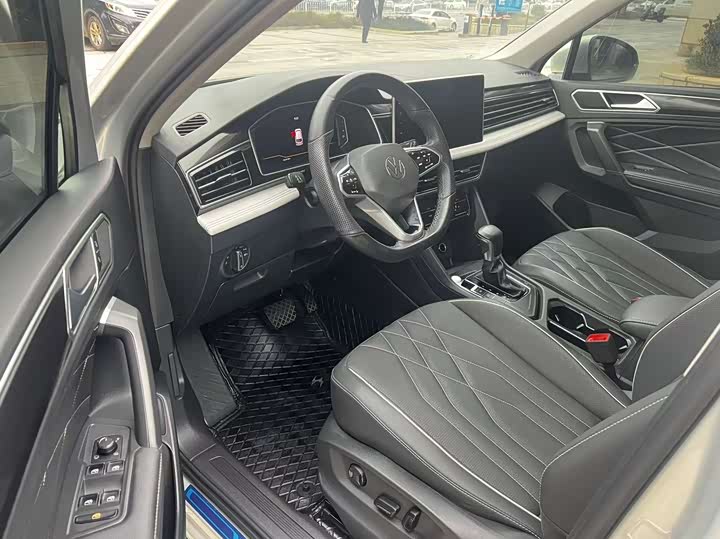 Фото 8 - Volkswagen Tiguan L Pro