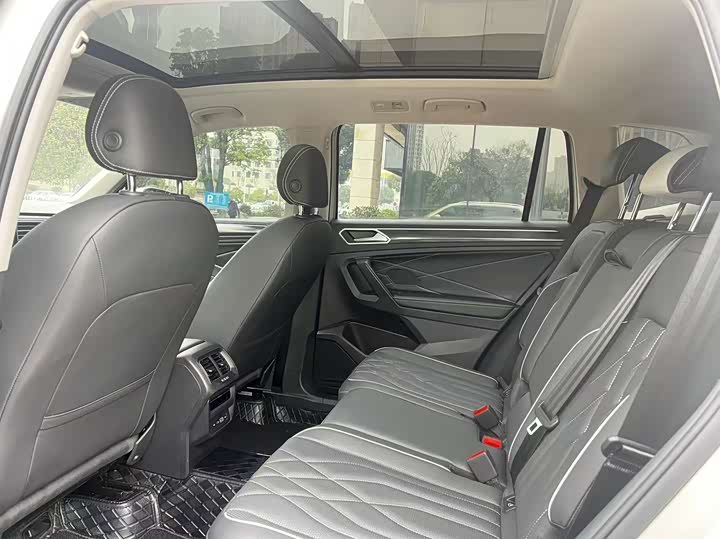 Фото 9 - Volkswagen Tiguan L Pro