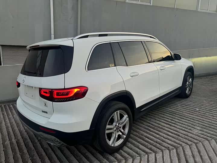 Фото 4 - Mercedes-Benz GLB-Class