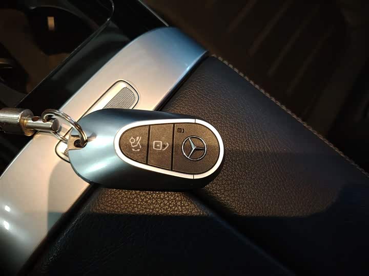 Фото 9 - Mercedes-Benz C-Class