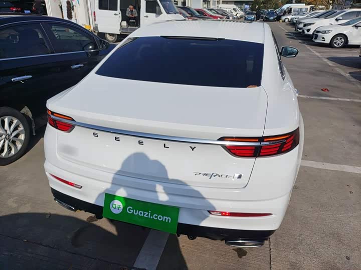 Фото 6 - Geely Preface