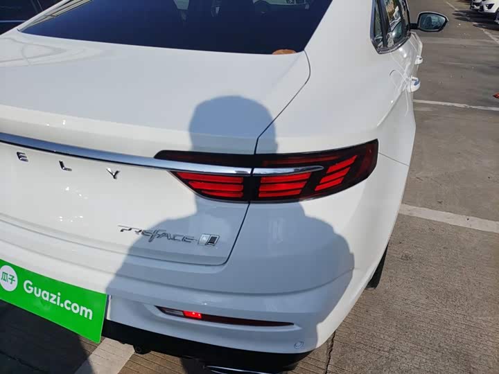 Фото 8 - Geely Preface