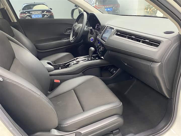 Фото 10 - Honda Vezel