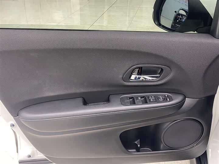 Фото 7 - Honda Vezel