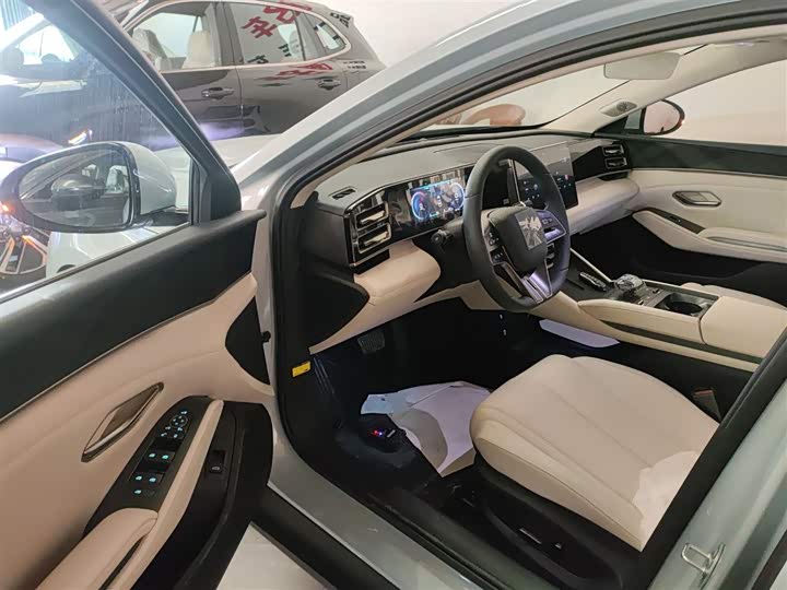 Фото 16 - BYD Qin L