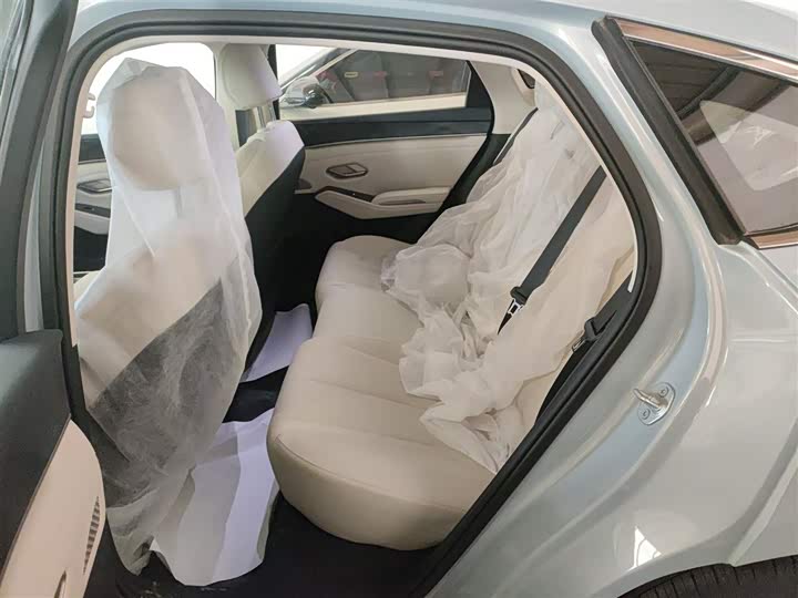 Фото 17 - BYD Qin L