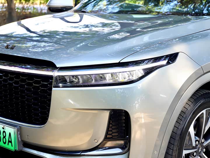 Фото 9 - LiXiang One