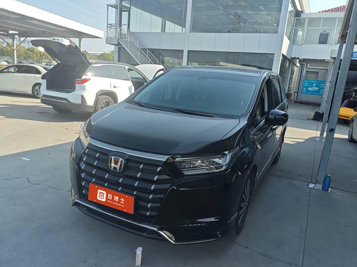 Фото 1 - Honda Elysion