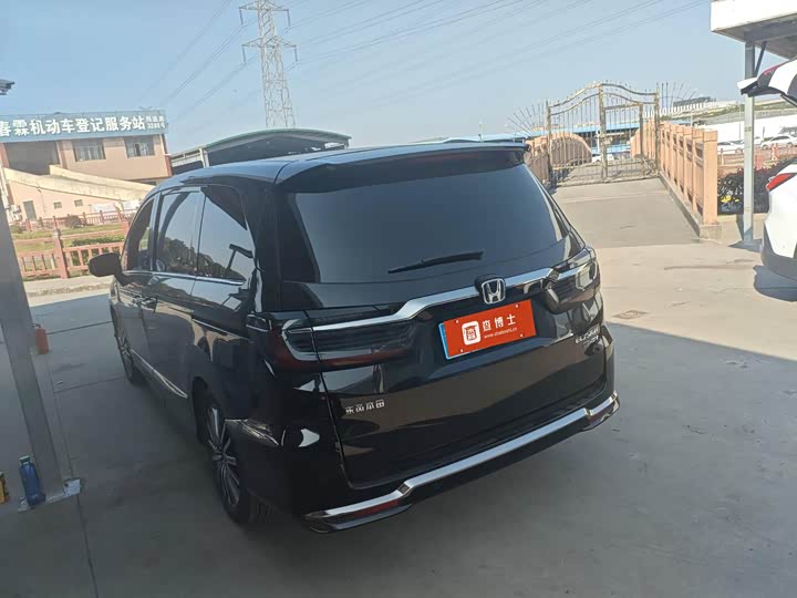 Фото 2 - Honda Elysion