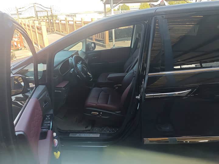 Фото 3 - Honda Elysion