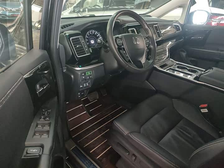 Фото 15 - Honda Elysion