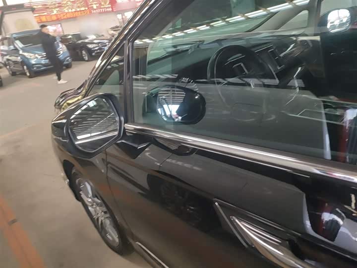 Фото 5 - Honda Elysion