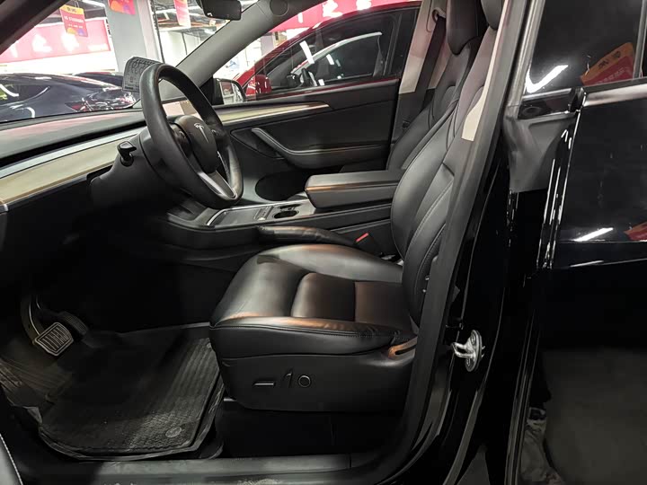 Фото 2 - Tesla Model Y