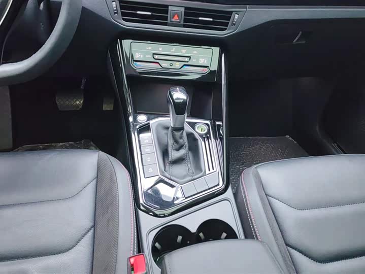 Фото 16 - Volkswagen Tayron