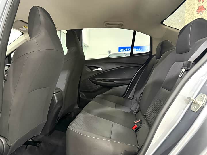 Фото 6 - Chevrolet Onix (Cavalier)