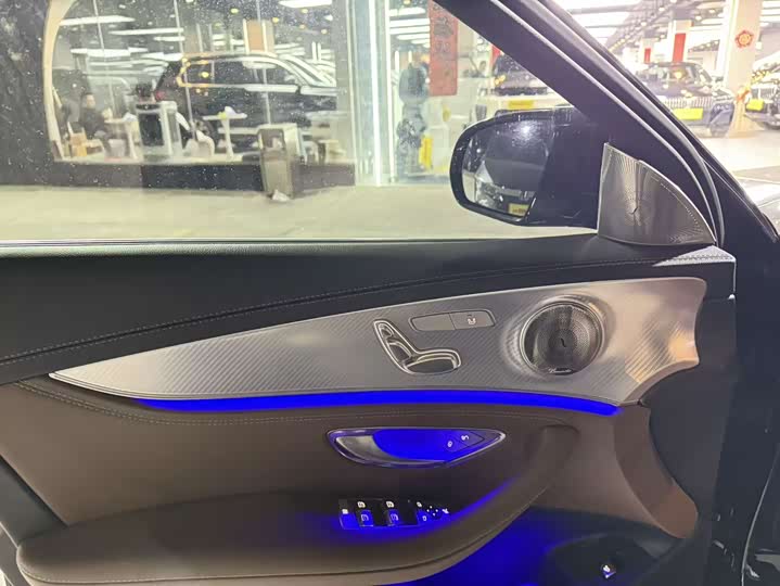 Photo 11 - Mercedes-Benz E-Class