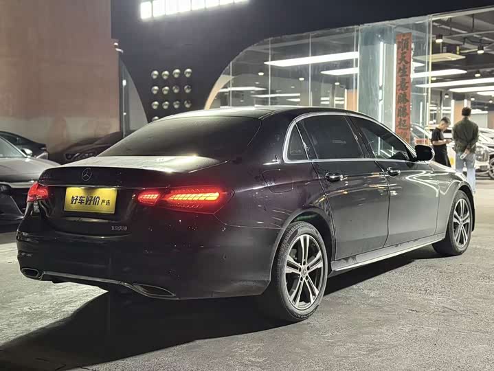 Photo 4 - Mercedes-Benz E-Class