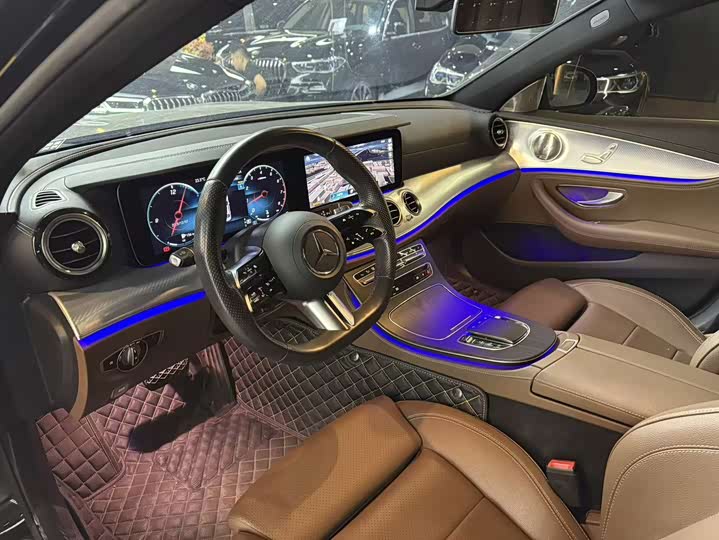 Photo 8 - Mercedes-Benz E-Class