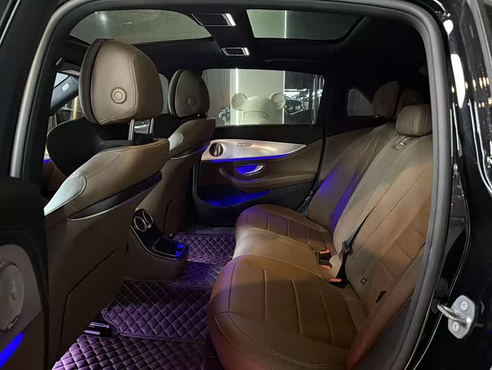 Photo 9 - Mercedes-Benz E-Class