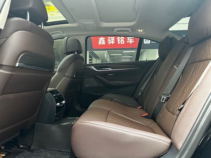 Фото 12 - BMW 5 Series