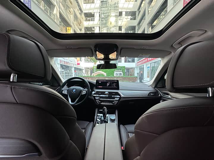 Фото 13 - BMW 5 Series