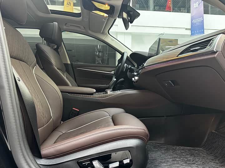 Фото 19 - BMW 5 Series