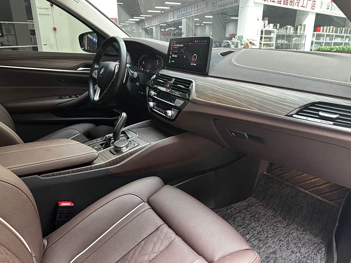 Фото 20 - BMW 5 Series