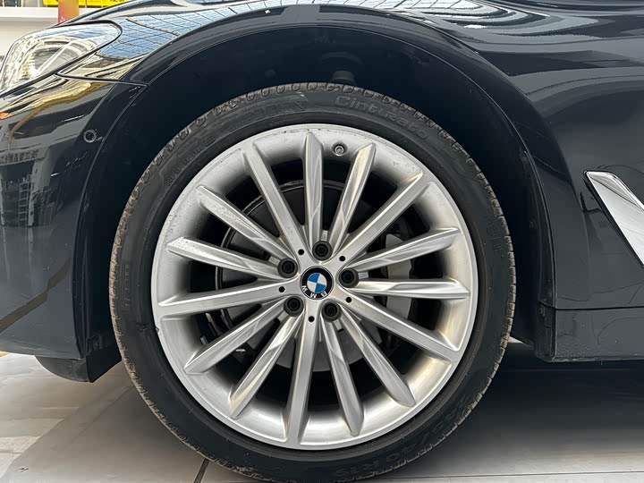 Фото 24 - BMW 5 Series