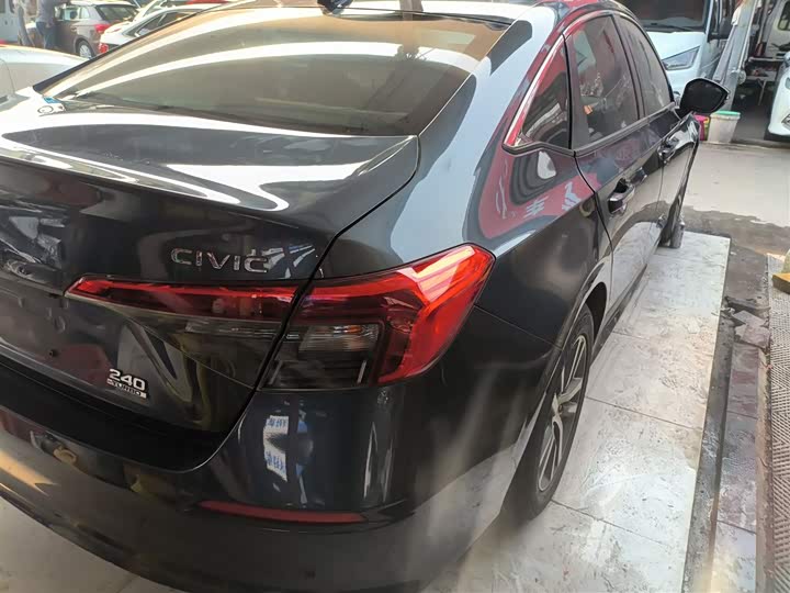 Фото 8 - Honda Civic