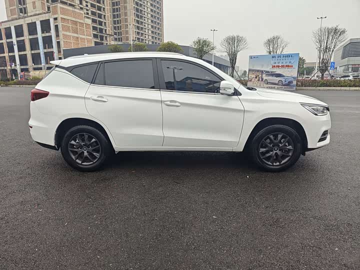 Фото 3 - BYD Song