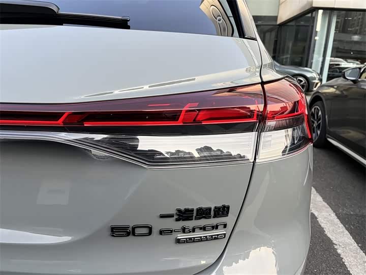 Фото 13 - Audi Q4 e-tron