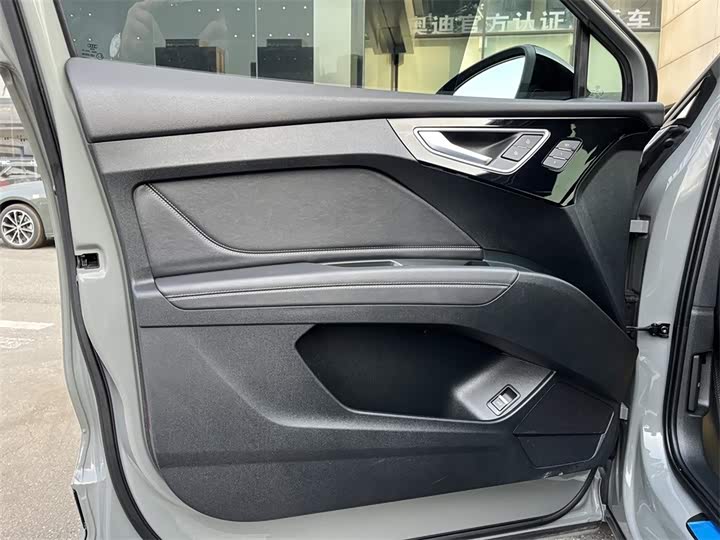 Фото 14 - Audi Q4 e-tron