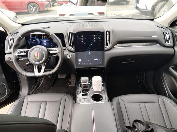 Фото 10 - Hongqi HS3 Hybrid