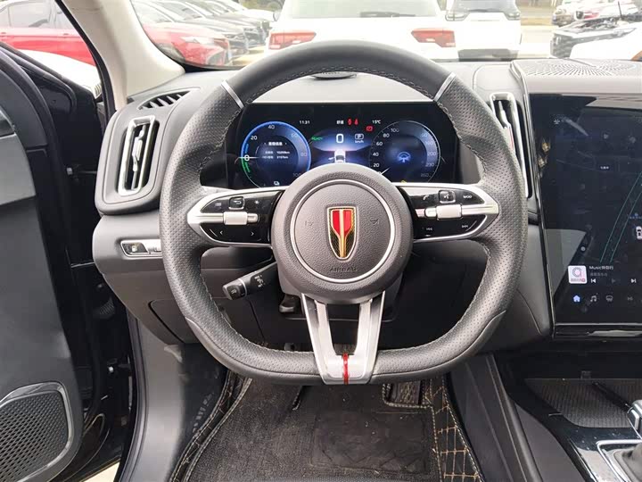 Фото 11 - Hongqi HS3 Hybrid