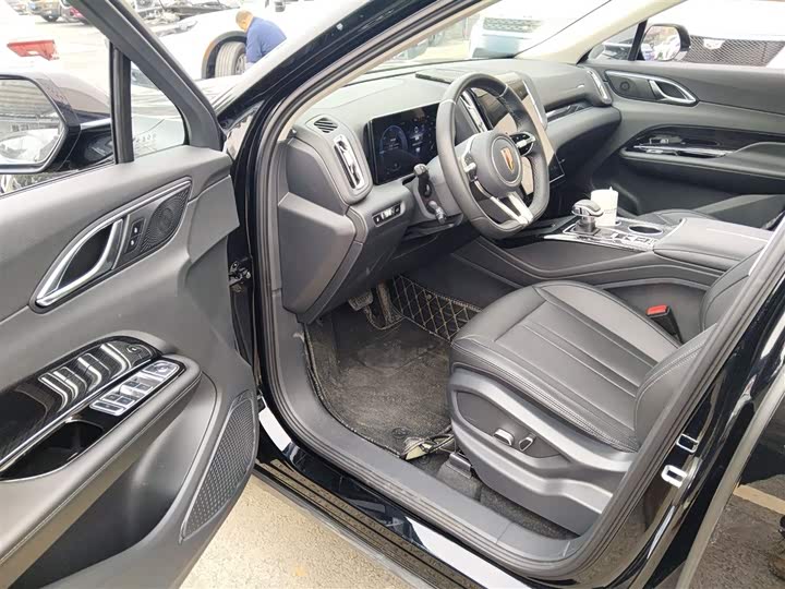 Фото 16 - Hongqi HS3 Hybrid