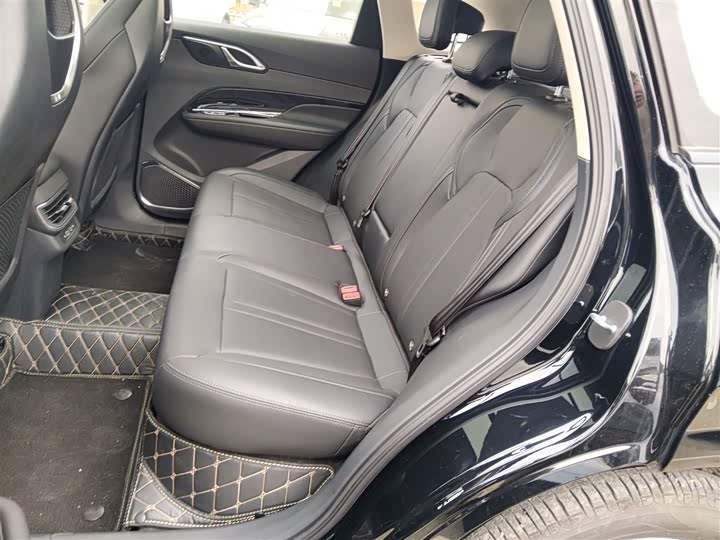 Фото 17 - Hongqi HS3 Hybrid